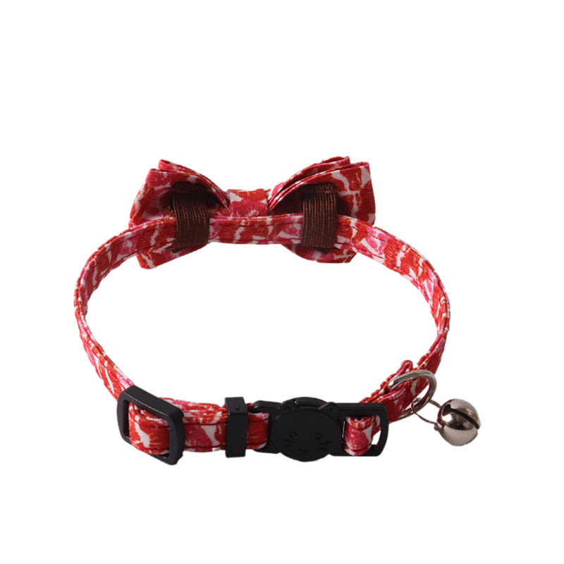 Anti-choking safety buckle detail on lip print cat collar with removable bow